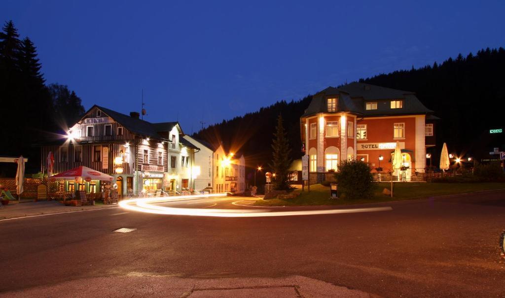 Hotel Hořec Pec pod Sněžkou Buitenkant foto